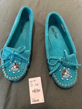 Minnetonka Womens Turquoise Suede Beaded Moccasins
